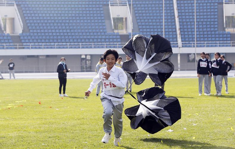 赛后谢场的